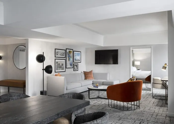 Voco Downtown - Riverwalk By Ihg Hotel