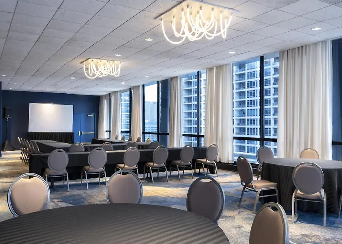 Voco Downtown - Riverwalk By Ihg Hotel