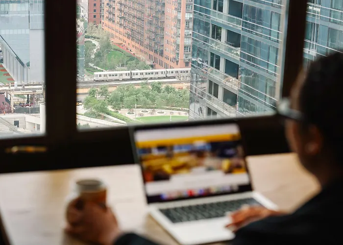 Voco Downtown - Riverwalk By Ihg Hotel Chicago