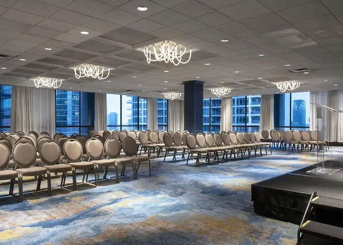 Voco Downtown - Riverwalk By Ihg Hotel