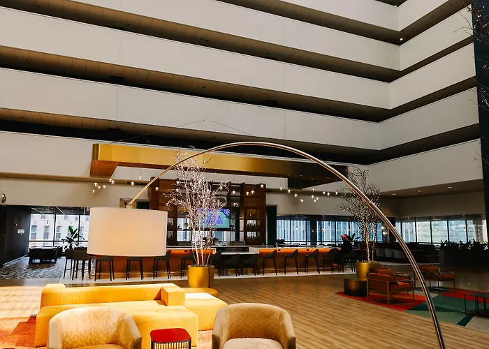Voco Downtown - Riverwalk By Ihg Hotel